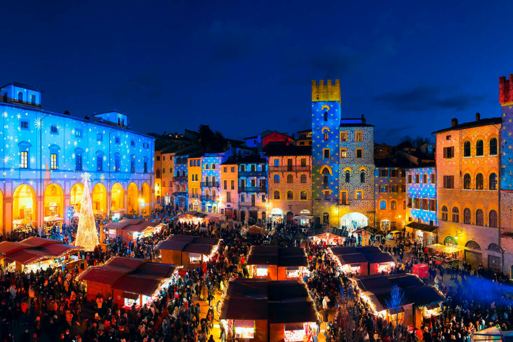 LA MAGIA DEL NATALE TORNA AD AREZZO. DAL 15 NOVEMBRE ARRIVA IL VILLAGGIO TIROLESE 2025